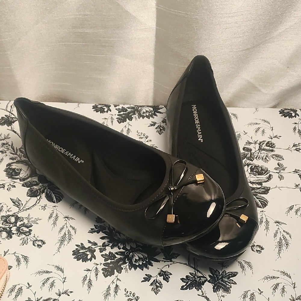 Monroe & Main Black‎ Flats with Gold Details